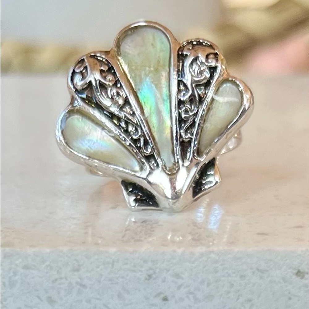 ⬇️ Adjustable Mother of Pearl Shell 🐚 Ring